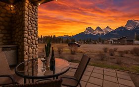 Mountain Haven Retreat, Pool & Hot Tub, Ug Parking, Fitness Centre, Wifi!